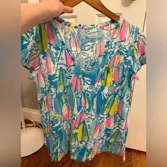 Lilly Pulitzer Meredith Tee Beach and Bae sailboat print - Picture 8 of 8